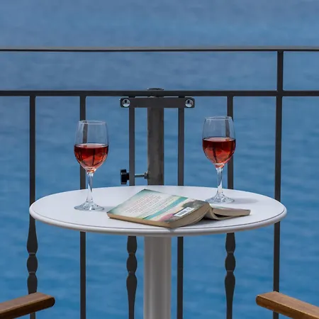 Assos Rockshore By The Sea Apartament